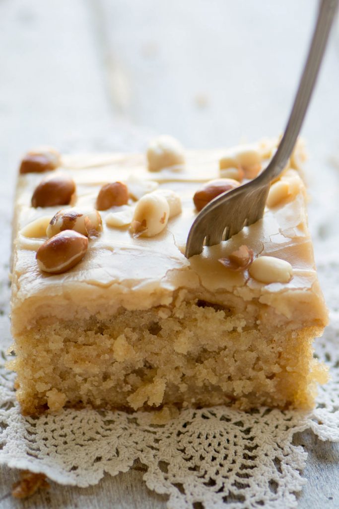 how to make peanut butter icing for a cake