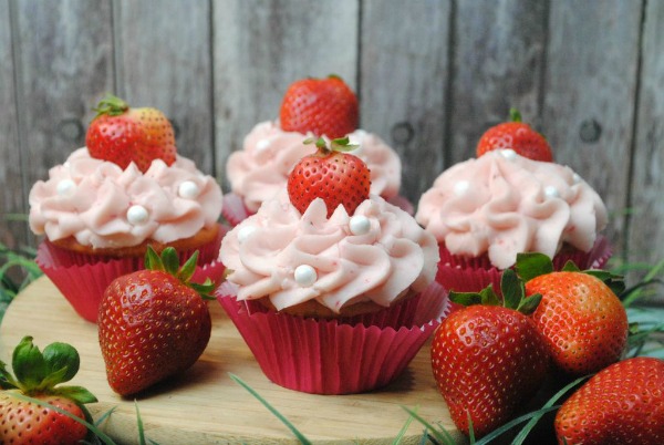 Irresistible Strawberry Cream Cheese Cupcakes - Best Crafts And Recipes