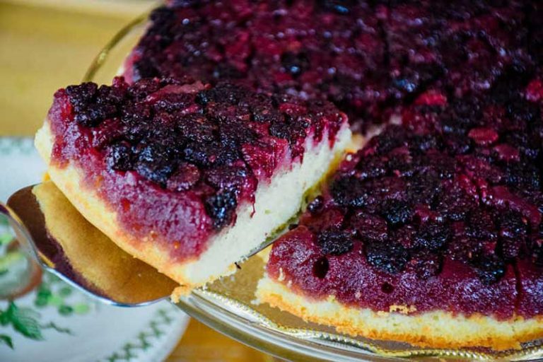Easy Blackberry Upside Down Cake Recipe - Best Crafts and Recipes