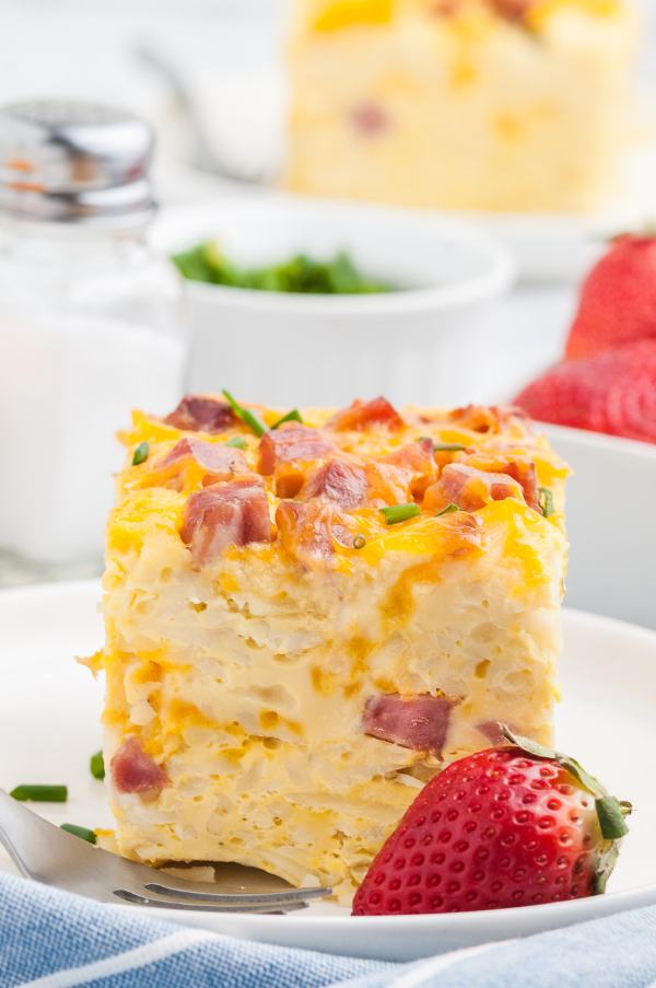 HAM & CHEDDAR SLOW COOKER BREAKFAST CASSEROLE - Best Crafts and Recipes